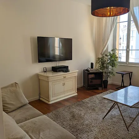 Ac-free Parking - Contemporary 4 Bedroom Apartment *