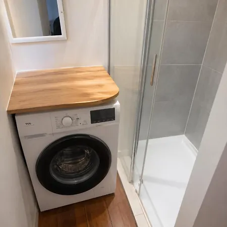 Ac-free Parking - Contemporary 4 Bedroom アパート カンヌ