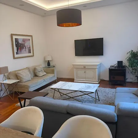 Ac-free Parking - Contemporary 4 Bedroom *