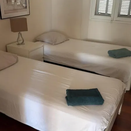 Ac-free Parking - Contemporary 4 Bedroom